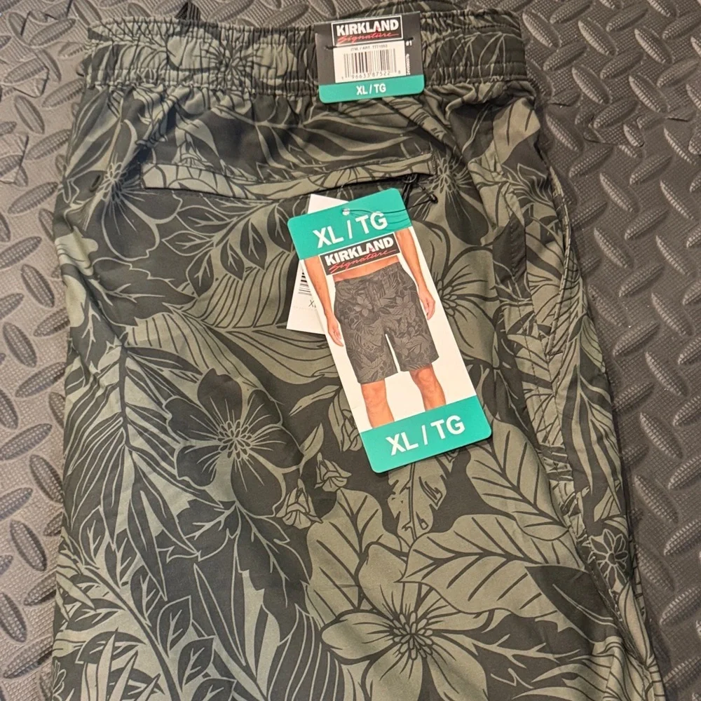 Kirkland Signature • NWT Men's Olive Leaf Print Swim Shorts - Picture 5 of 5